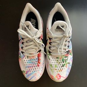 Nike Pegasus running sneakers - like new